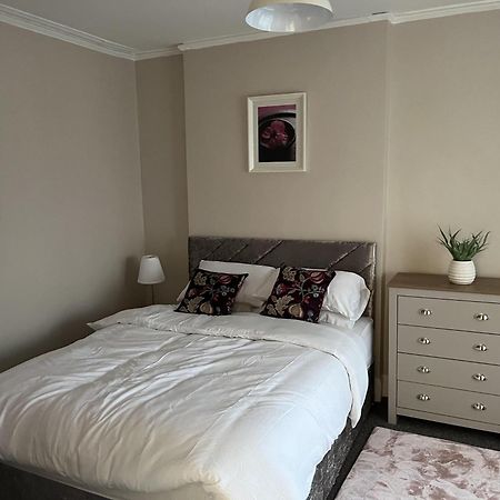 3 Bed Cozy Antrim Apartment With Great Views Buitenkant foto