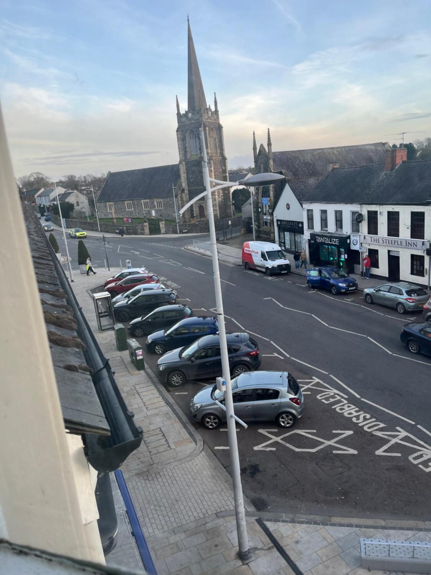 3 Bed Cozy Antrim Apartment With Great Views Buitenkant foto